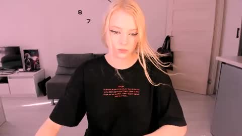 Snapshot of just_jessy_meow chatting on 07.25.26 JESSY online show from 07.25.26