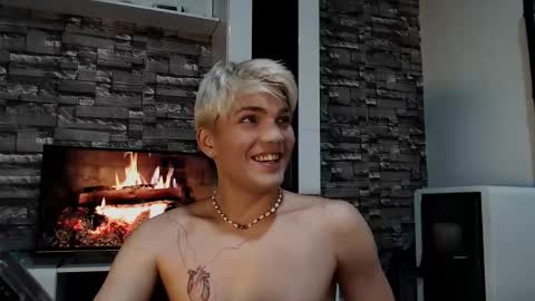 Snapshot of justin_cutie chatting on 11.03.25 U bf Justin online show from 11.03.25