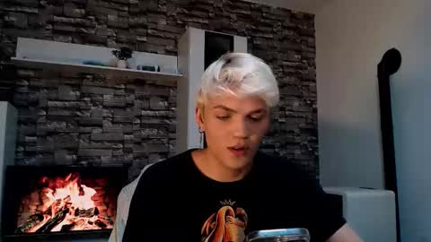 Snapshot of justin_cutie chatting on 11.04.25 U bf Justin online show from 11.04.25