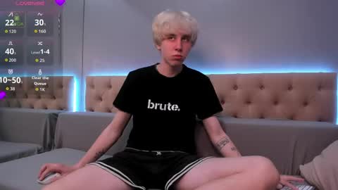 Snapshot of justinbyrd chatting on 05.18.26 justTEEN online show from 05.18.26