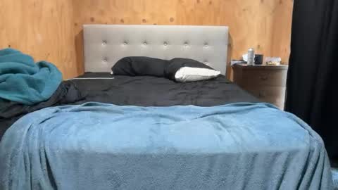 justmoresluts online show from 04.04.26