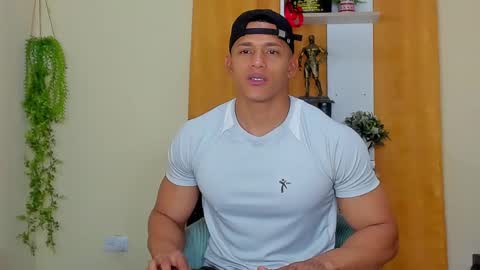 Snapshot of kale_tomson chatting on 01.08.25 kale thomson online show from 01.08.25