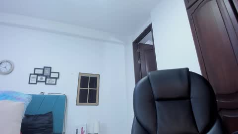 Snapshot of kam_lopez chatting on 10.04.25 Kamilalopez online show from 10.04.25