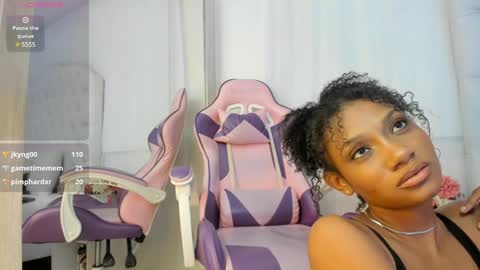 Snapshot of kamila_arias chatting on 12.12.24 online show from 12.12.24