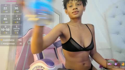 Snapshot of kamila_arias chatting on 12.19.24 online show from 12.19.24