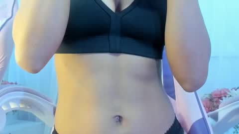 Snapshot of kamila_arias chatting on 03.08.25 online show from 03.08.25