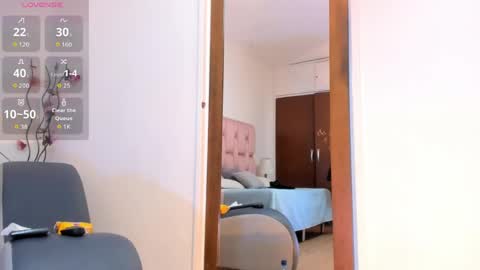 Snapshot of kamila_arias chatting on 04.28.26 online show from 04.28.26