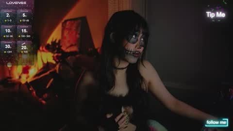 Snapshot of kamilee__xo chatting on 10.31.25 kamilee__xo online show from 10.31.25