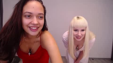 Snapshot of kamilla111 chatting on 11.15.25 Kamilla blonde Karoline brunette online show from 11.15.25