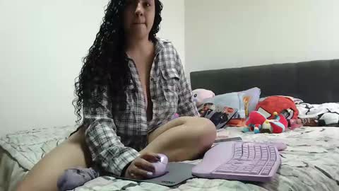 Snapshot of kara__gower chatting on 01.03.25 kara online show from 01.03.25