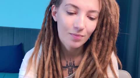 Snapshot of karatart chatting on 10.10.25 Kara online show from 10.10.25