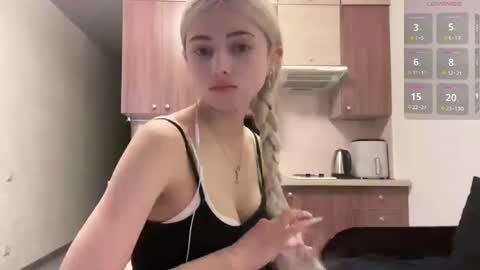 Snapshot of karensimilton chatting on 07.19.26 May online show from 07.19.26