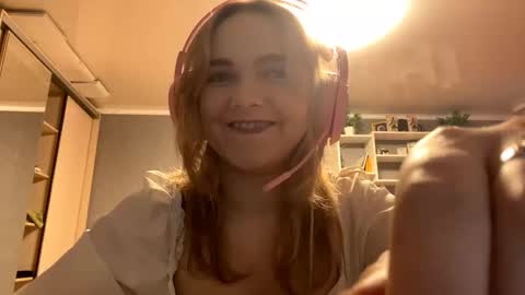 Snapshot of kariejenison chatting on 11.15.25 Im Olivia online show from 11.15.25