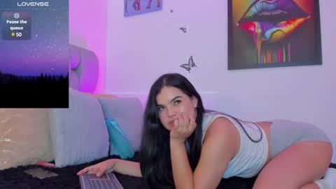 Snapshot of karin_grey69 chatting on 02.01.25 Karin online show from 02.01.25