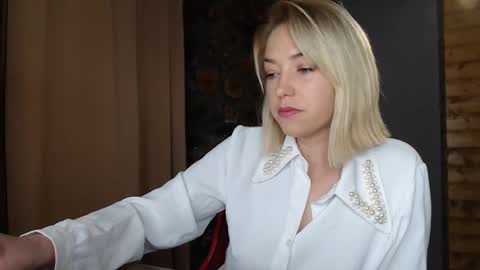 Snapshot of karina_fun chatting on 01.27.25 karina online show from 01.27.25