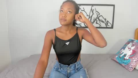 Snapshot of karina_lopez7 chatting on 09.29.25 karina_lopez7 online show from 09.29.25