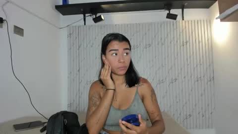 Snapshot of karinaaurora1 chatting on 11.04.25 karinaaurora1 online show from 11.04.25