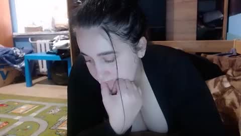 Snapshot of karinkabrunetka2 chatting on 10.28.25 karinkabrunetka2 online show from 10.28.25