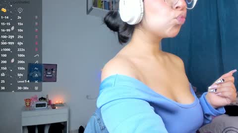 Snapshot of karla__1 chatting on 01.17.25 Ill be on at sunday see u Lynn  Could u help me to reach 100 Thmbs upp plssss   Independent girl 3 online show from 01.17.25