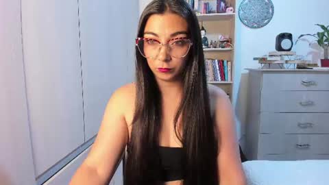 Snapshot of karla_hernandez chatting on 06.25.26 Karla online show from 06.25.26