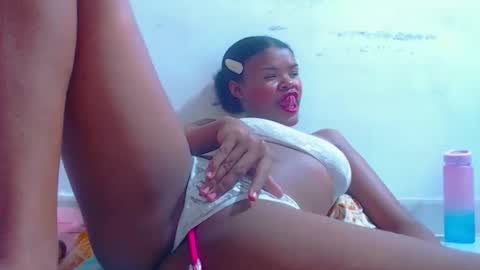 Snapshot of karla_latina_28 chatting on 09.18.25 karla latina 28 online show from 09.18.25