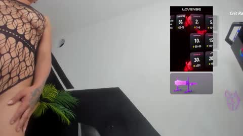 Snapshot of karlarusso chatting on 10.06.25 karlarusso online show from 10.06.25