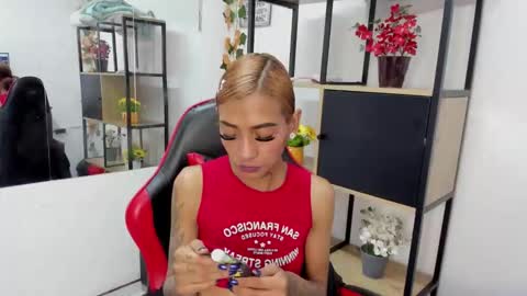 karlaslutskinny__ online show from 12.17.25