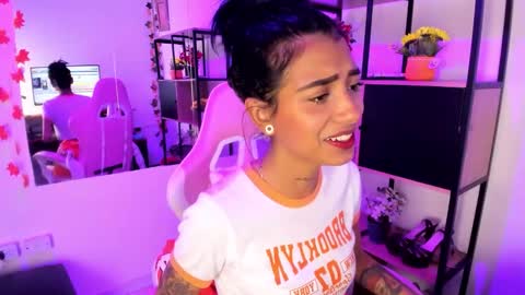 karlaslutskinny__ online show from 02.14.26