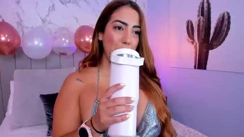 Snapshot of karlla_brown chatting on 10.22.25 karlla_brown online show from 10.22.25