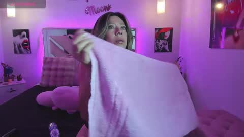 Karly Moonns online show from 11.14.25