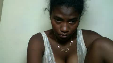 Snapshot of karoliee chatting on 04.15.26 karoliee online show from 04.15.26
