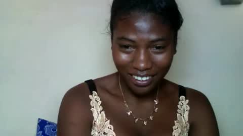 Snapshot of karoliee chatting on 04.17.26 karoliee online show from 04.17.26