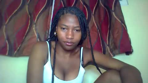 Snapshot of karoliee chatting on 05.06.26 karoliee online show from 05.06.26