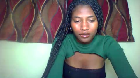 Snapshot of karoliee chatting on 05.15.26 karoliee online show from 05.15.26