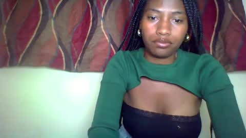 Snapshot of karoliee chatting on 05.17.26 karoliee online show from 05.17.26