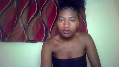 Snapshot of karoliee chatting on 05.26.26 karoliee online show from 05.26.26
