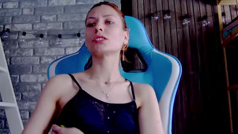 Snapshot of karoline121 chatting on 02.21.25 karoline121 online show from 02.21.25