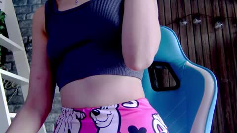 Snapshot of karoline121 chatting on 02.21.25 karoline121 online show from 02.21.25