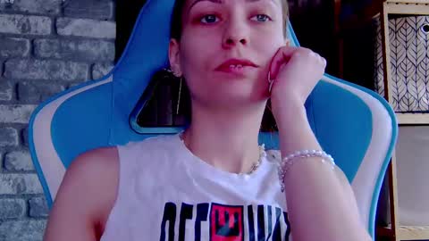 Snapshot of karoline121 chatting on 03.01.25 karoline121 online show from 03.01.25