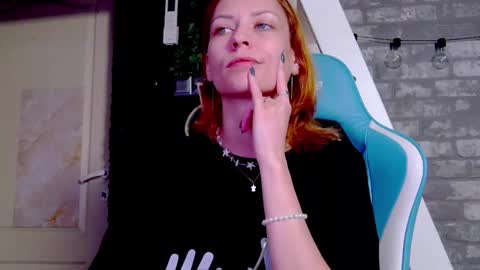 Snapshot of karoline121 chatting on 03.10.25 karoline121 online show from 03.10.25