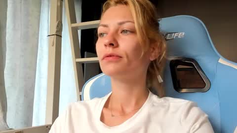 Snapshot of karoline121 chatting on 09.11.25 karoline121 online show from 09.11.25
