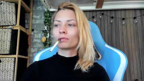 Snapshot of karoline121 chatting on 09.19.25 karoline121 online show from 09.19.25