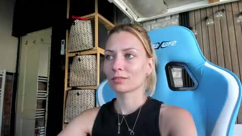 Snapshot of karoline121 chatting on 09.24.25 karoline121 online show from 09.24.25