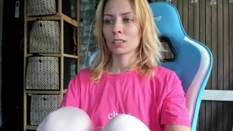 Snapshot of karoline121 chatting on 09.26.25 karoline121 online show from 09.26.25