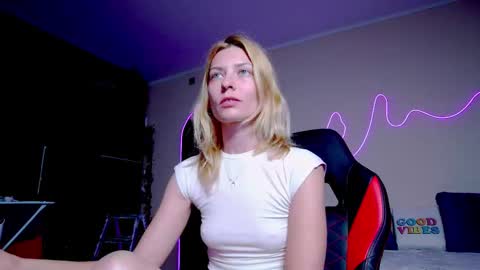 Snapshot of karoline121 chatting on 09.30.25 karoline121 online show from 09.30.25