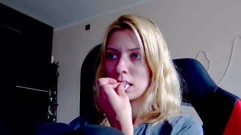 Snapshot of karoline121 chatting on 10.01.25 karoline121 online show from 10.01.25