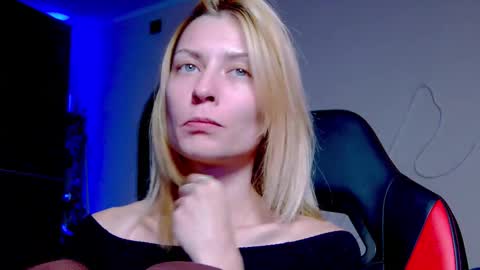 Snapshot of karoline121 chatting on 10.01.25 karoline121 online show from 10.01.25
