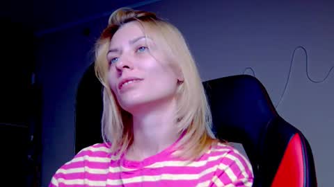 Snapshot of karoline121 chatting on 10.02.25 karoline121 online show from 10.02.25