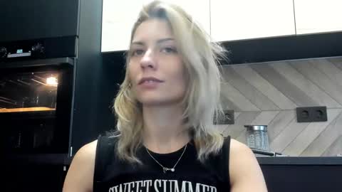 Snapshot of karoline121 chatting on 10.07.25 karoline121 online show from 10.07.25