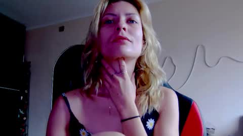 Snapshot of karoline121 chatting on 10.12.25 karoline121 online show from 10.12.25